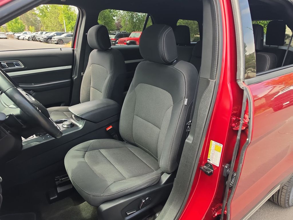 Thumbnail: 2017 Ford Explorer - 9