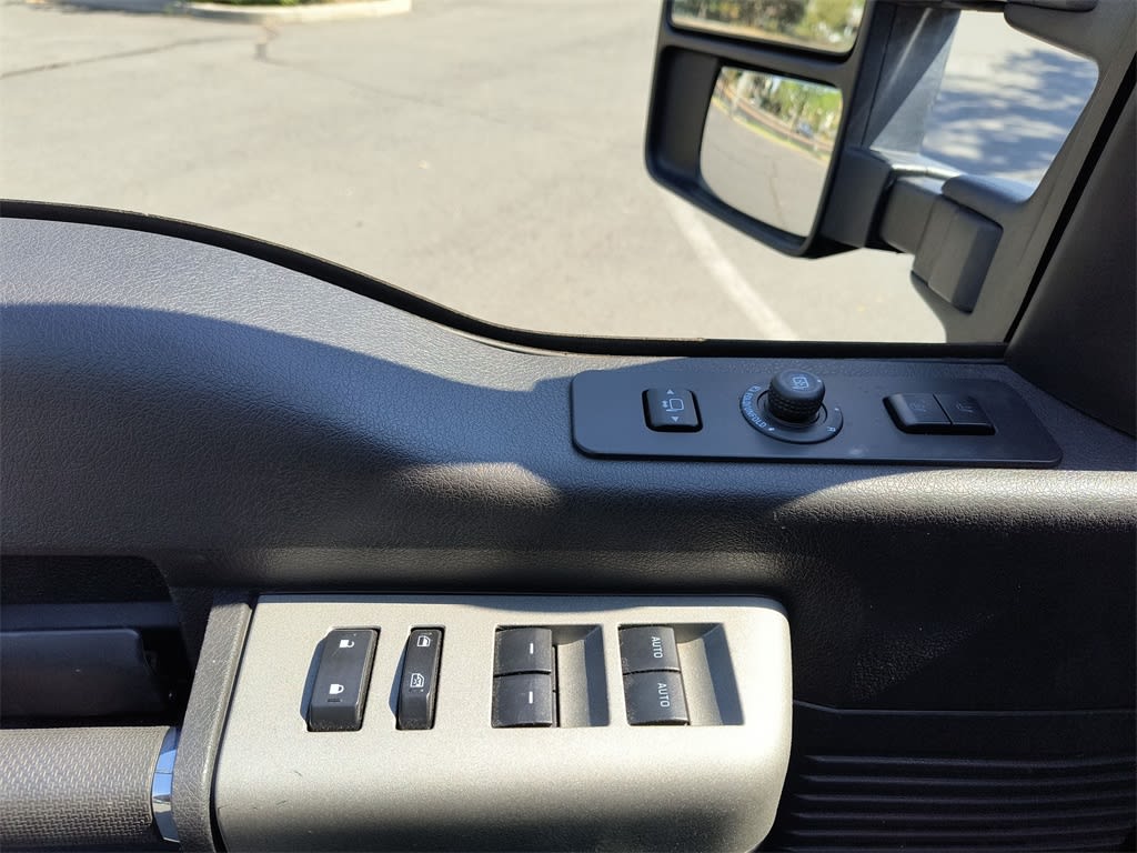Thumbnail: 2016 Ford F-350 - 21