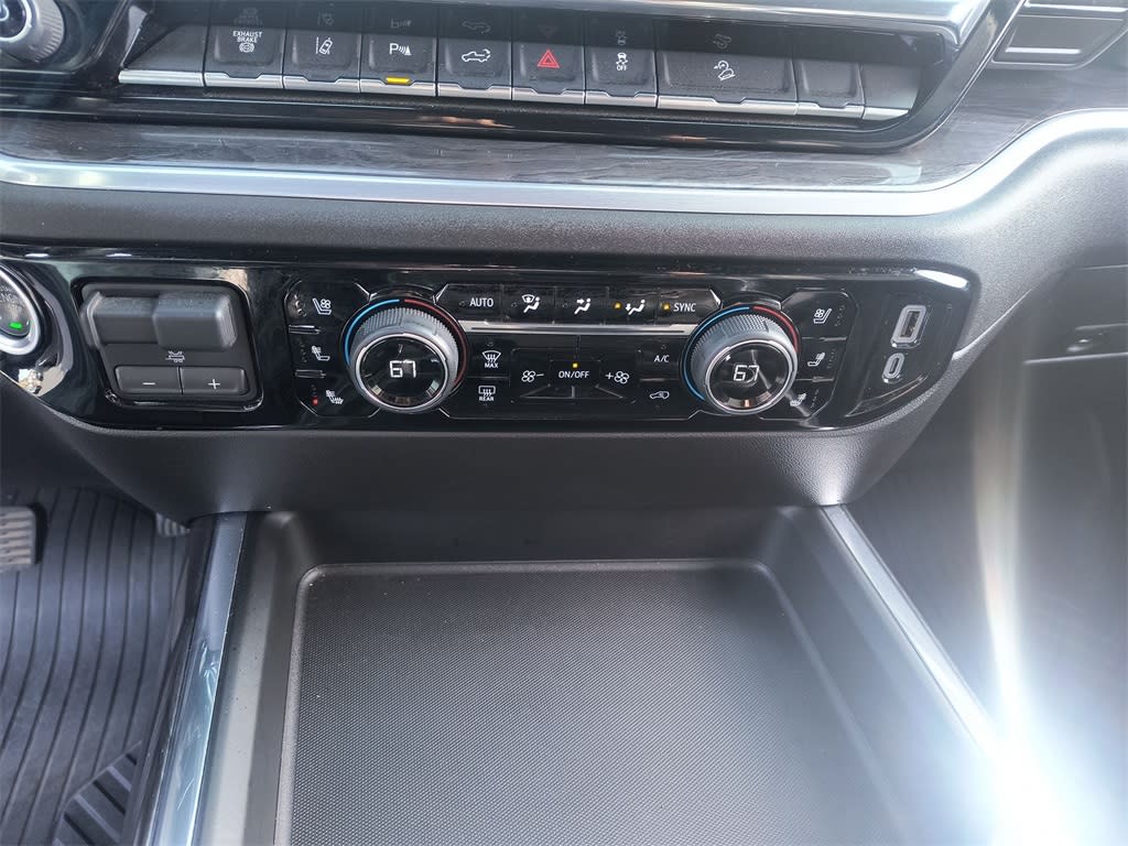 Thumbnail: 2025 Chevrolet Silverado 3500 - 24