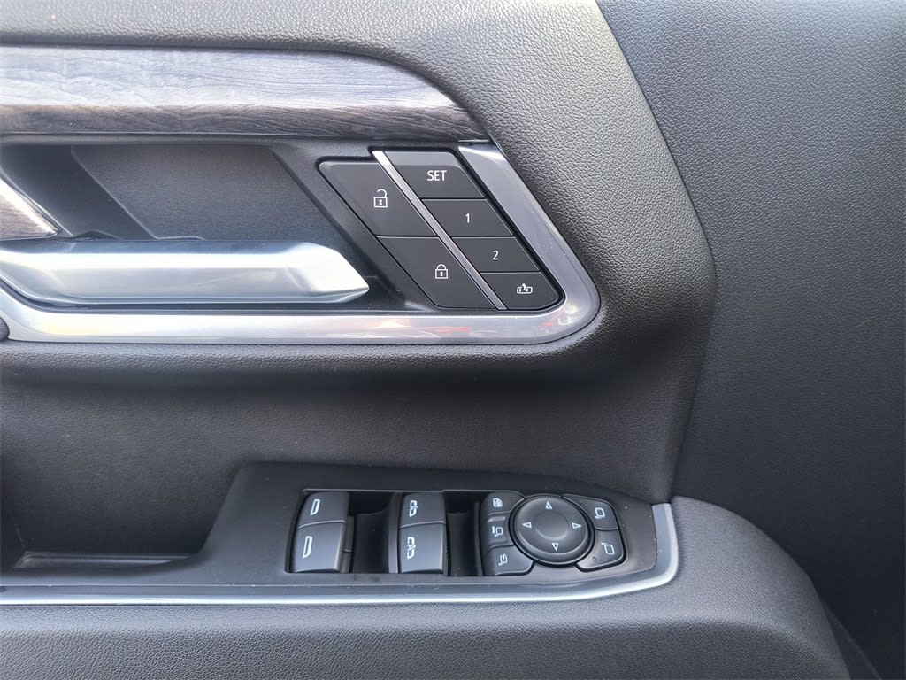 Thumbnail: 2025 Chevrolet Silverado 3500 - 21