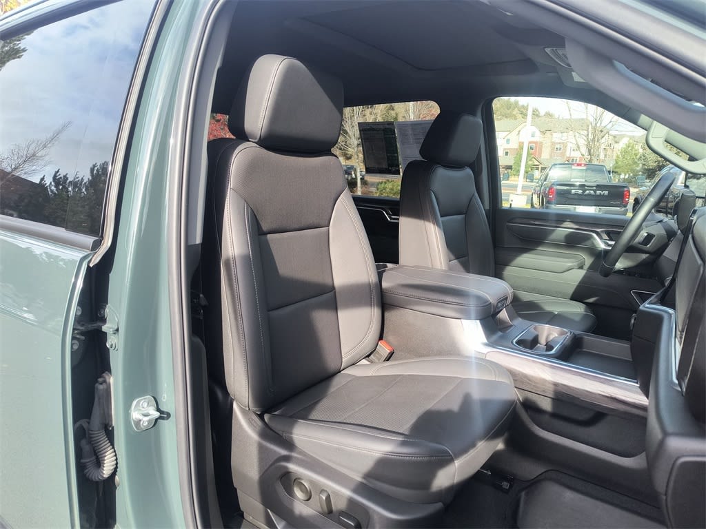 Thumbnail: 2025 Chevrolet Silverado 3500 - 10