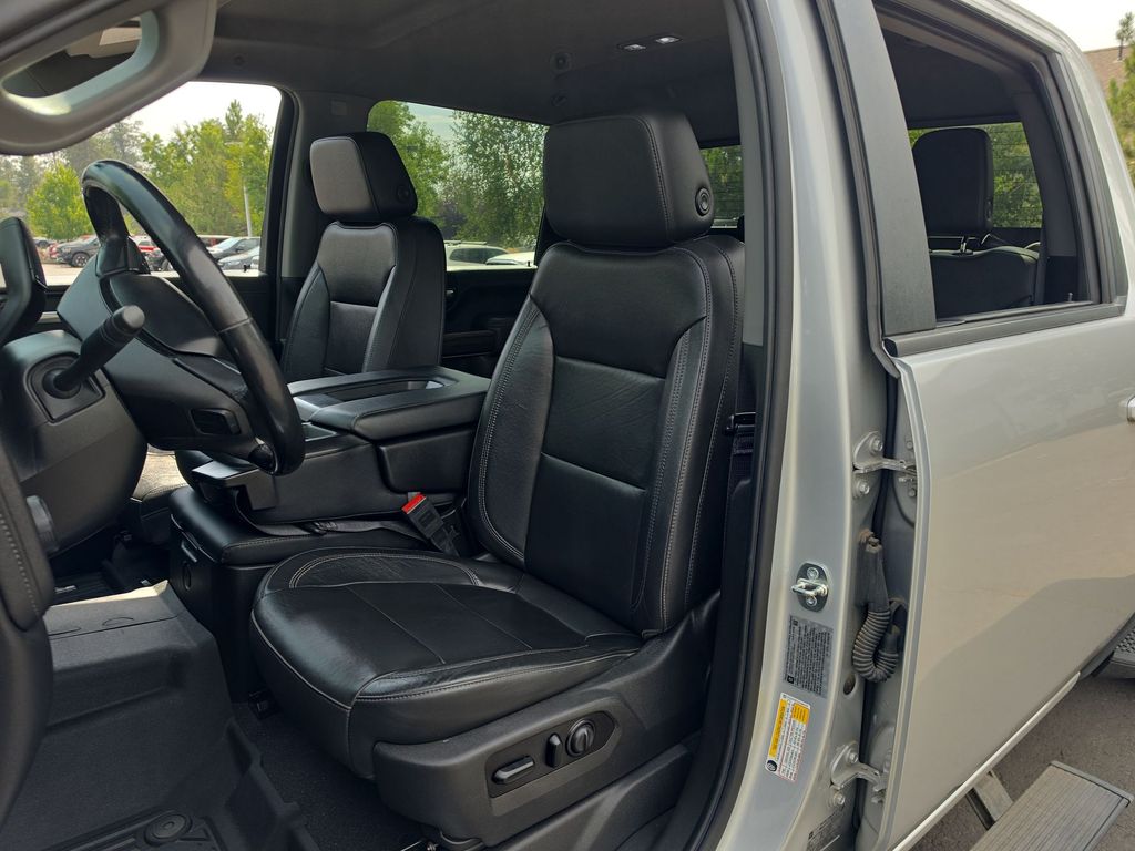 Thumbnail: 2020 Chevrolet Silverado 3500 - 6