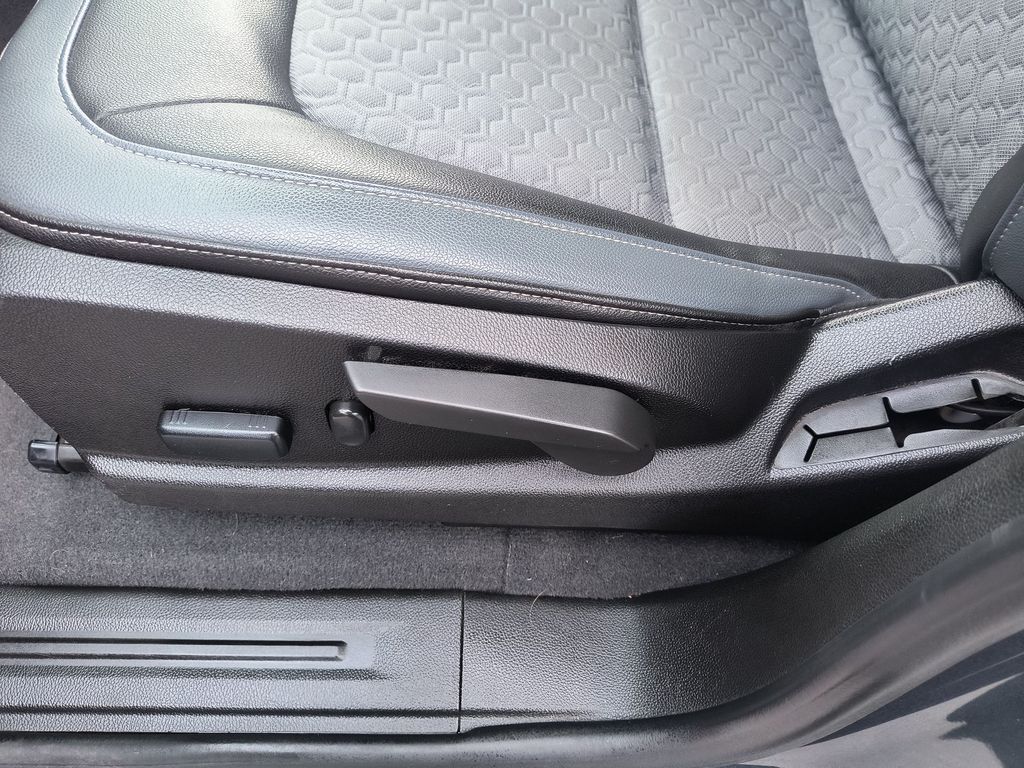 Thumbnail: 2019 Chevrolet Colorado - 21