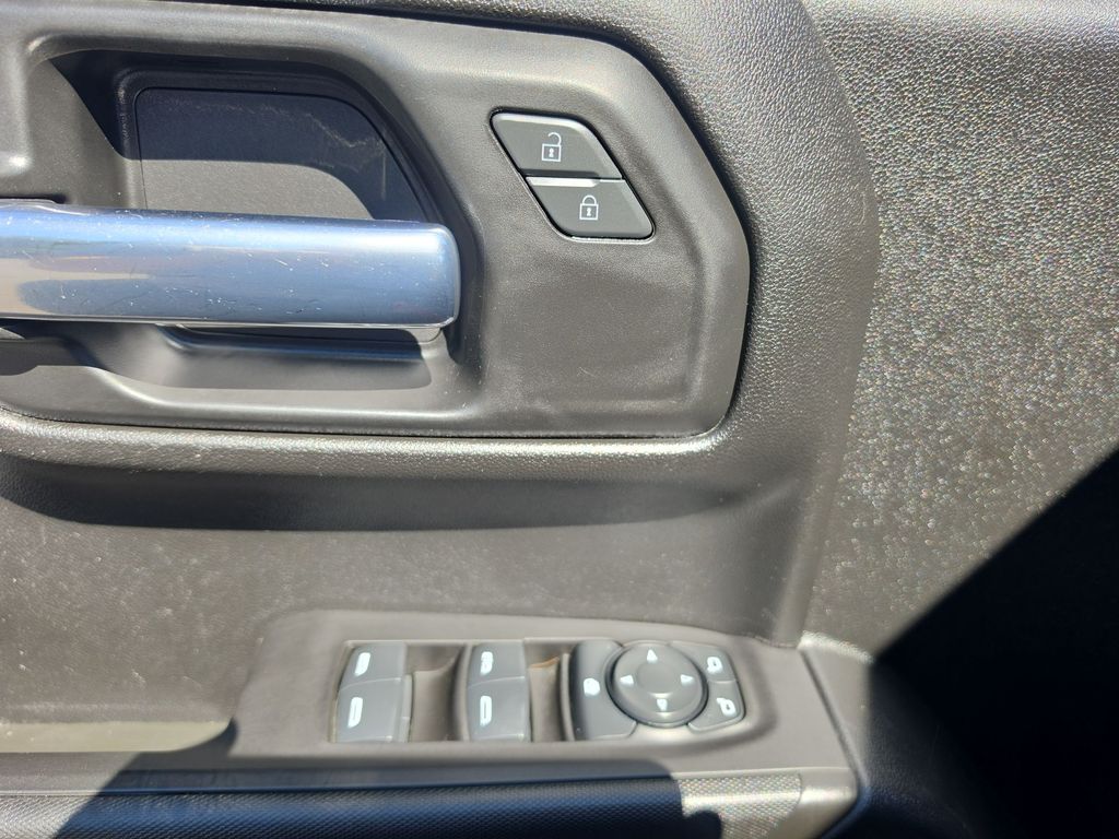 Thumbnail: 2021 Chevrolet Silverado 1500 - 21