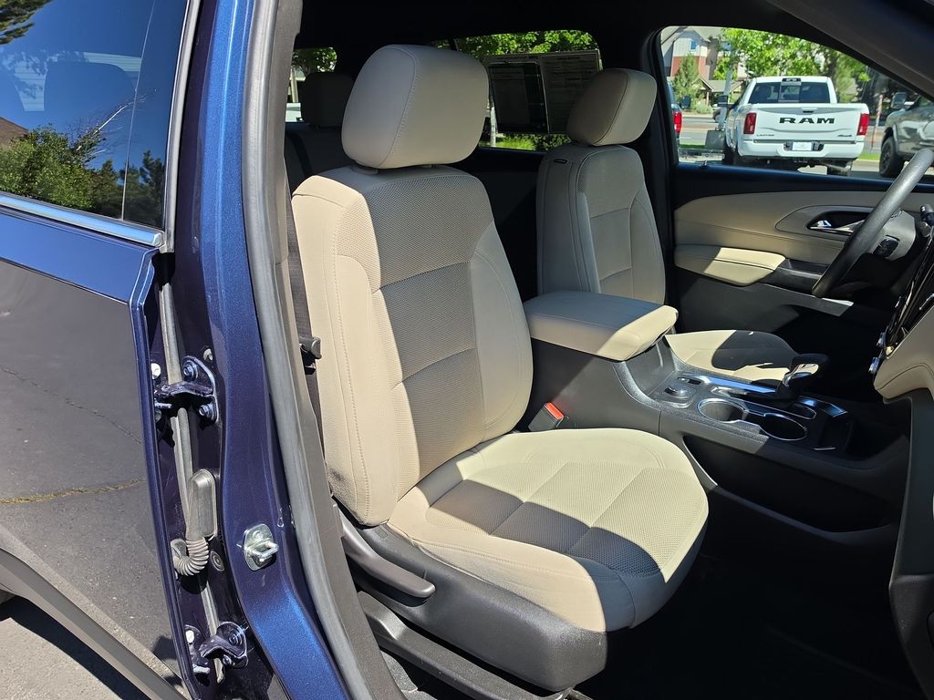 Thumbnail: 2023 Chevrolet Traverse - 8