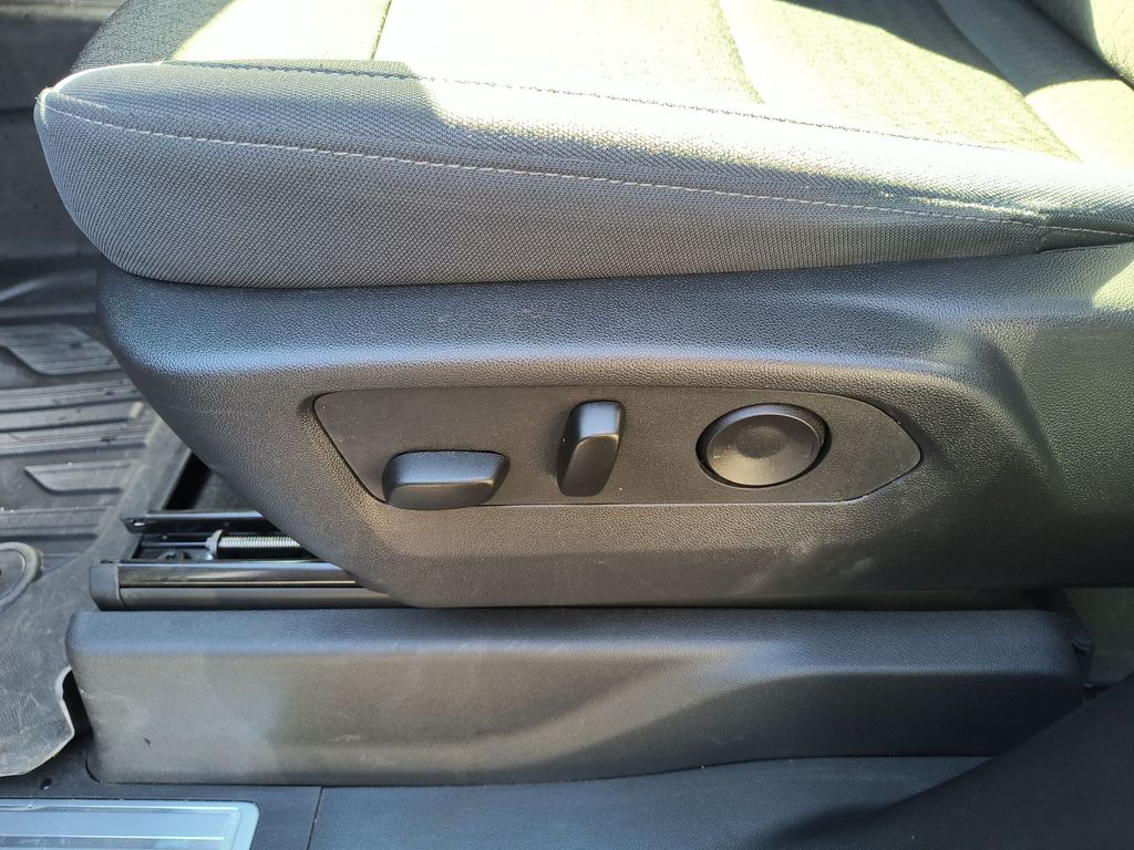 Thumbnail: 2025 GMC Sierra 3500 - 21