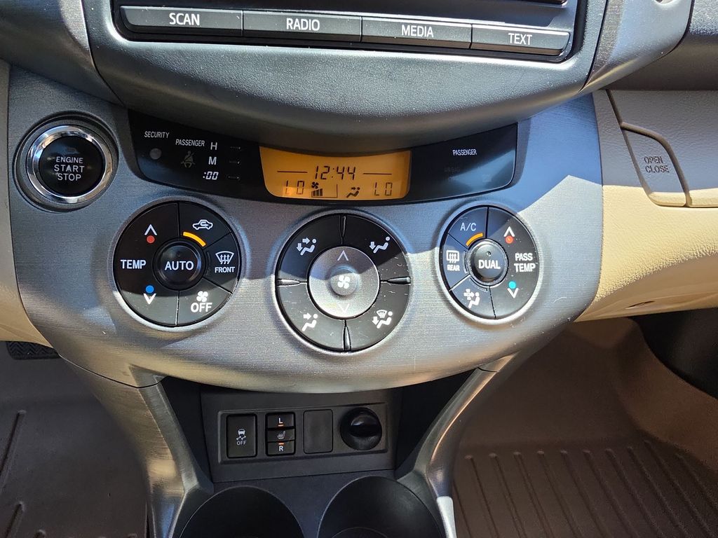 Thumbnail: 2012 Toyota RAV4 - 24