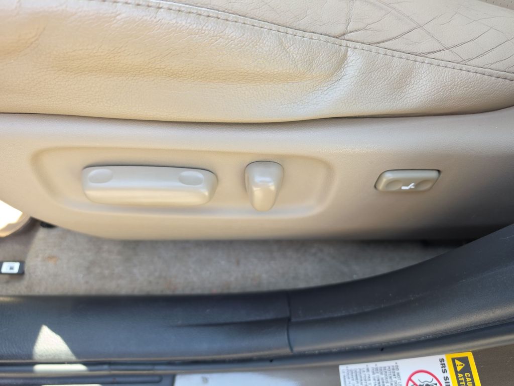 Thumbnail: 2012 Toyota RAV4 - 21
