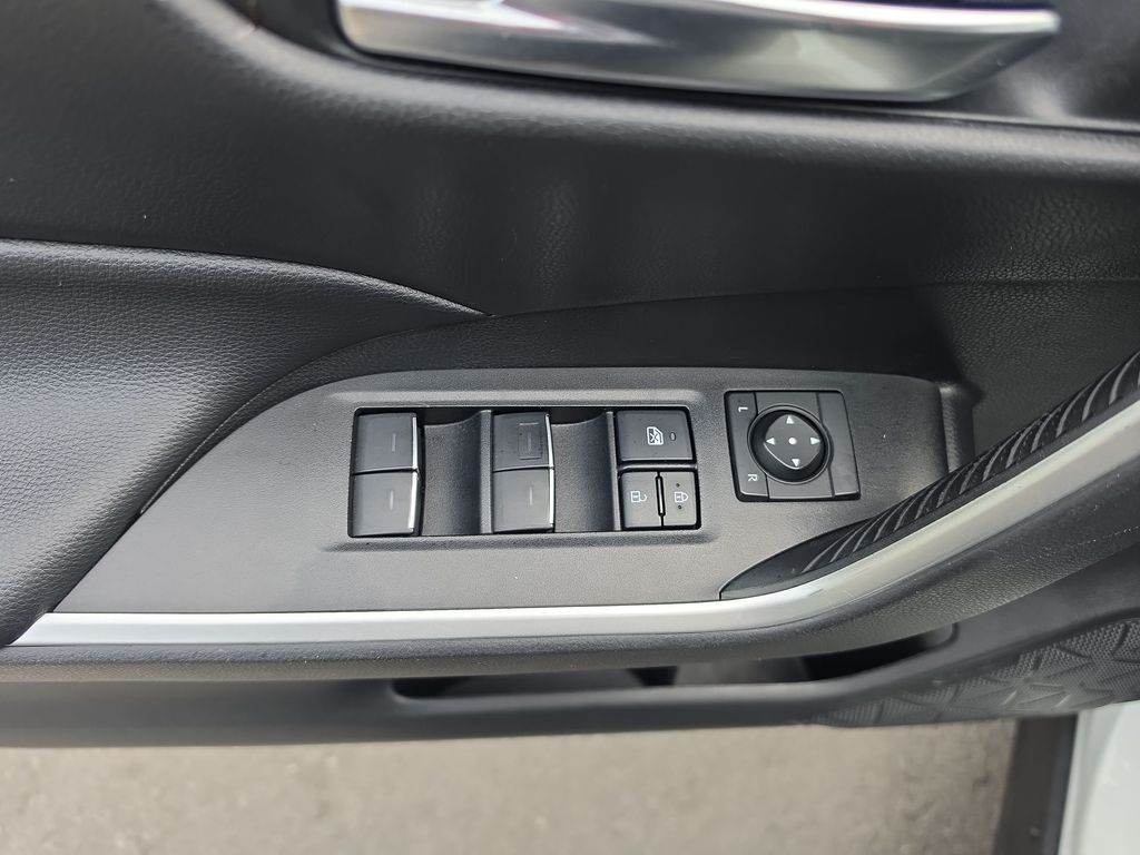 Thumbnail: 2022 Toyota RAV4 - 21