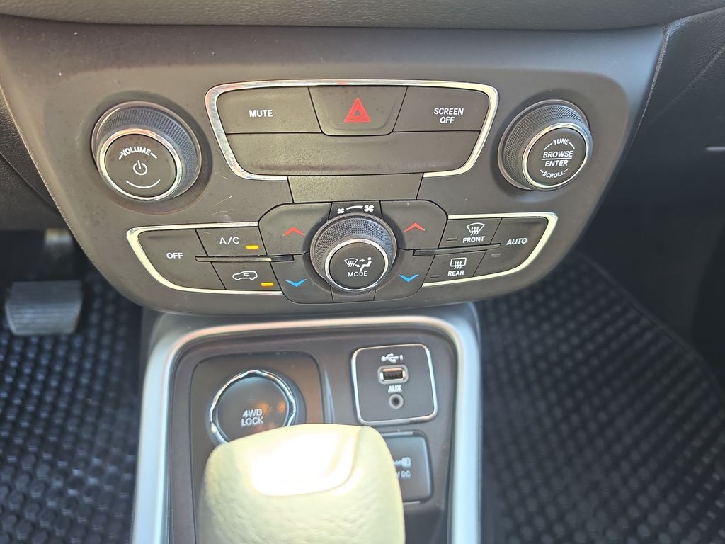 Thumbnail: 2019 Jeep Compass - 23