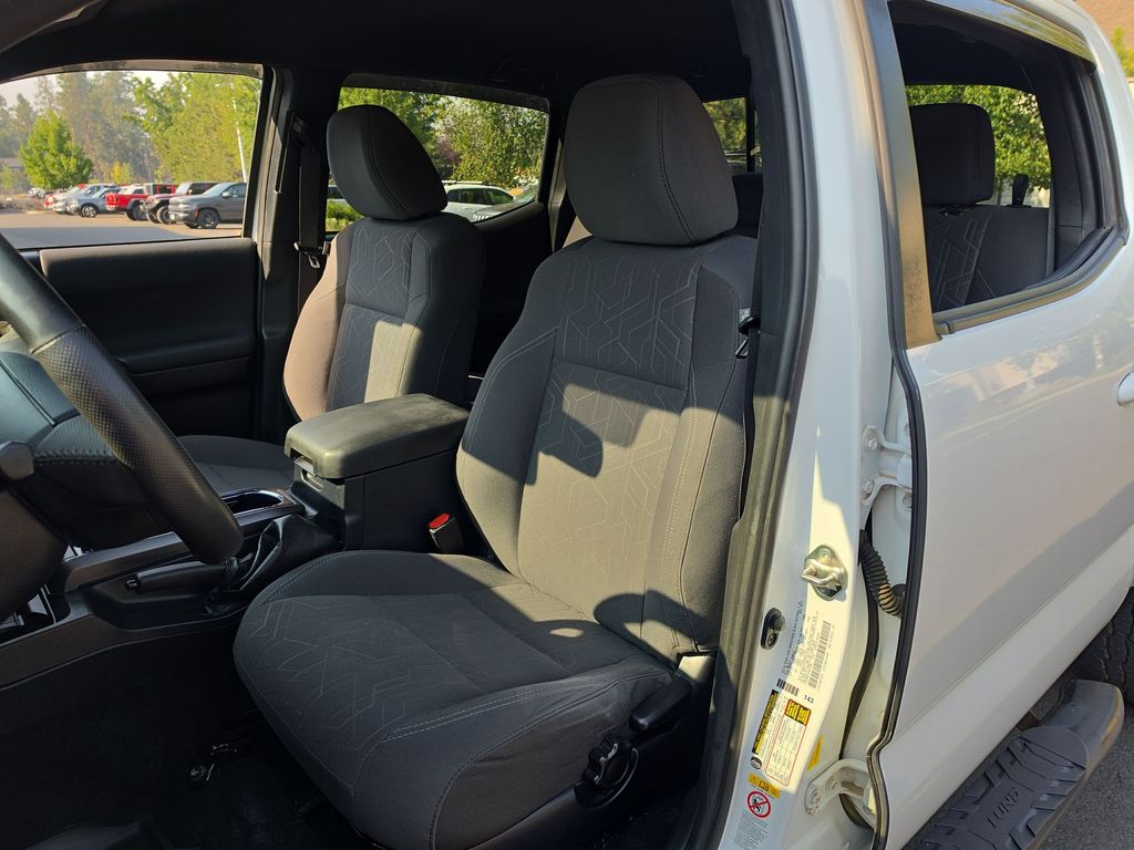 Thumbnail: 2019 Toyota Tacoma - 8