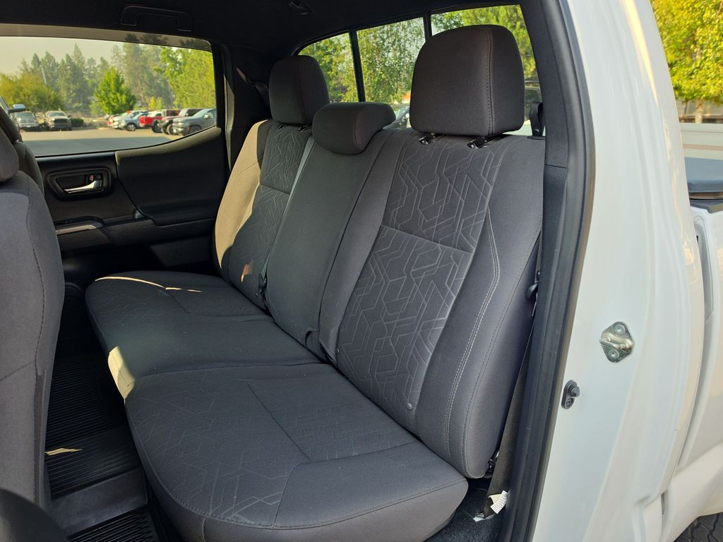 Thumbnail: 2019 Toyota Tacoma - 10