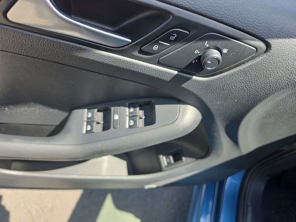 Thumbnail: 2017 Volkswagen Jetta - 21