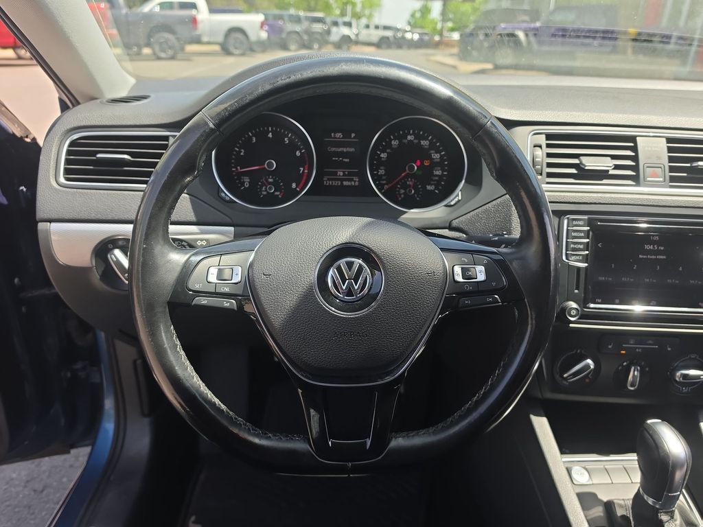 Thumbnail: 2017 Volkswagen Jetta - 2