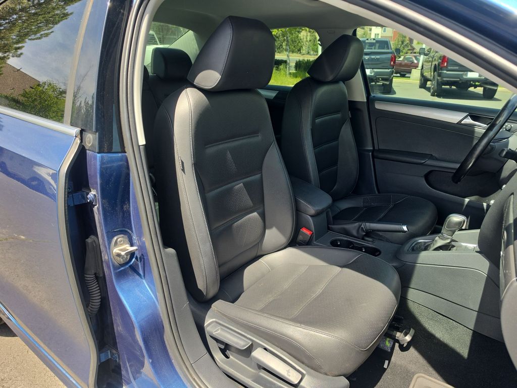 Thumbnail: 2017 Volkswagen Jetta - 8