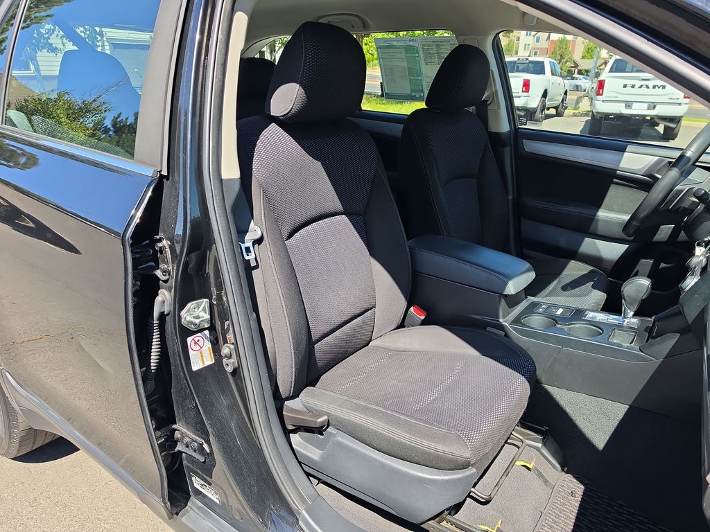 Thumbnail: 2017 Subaru Outback - 9