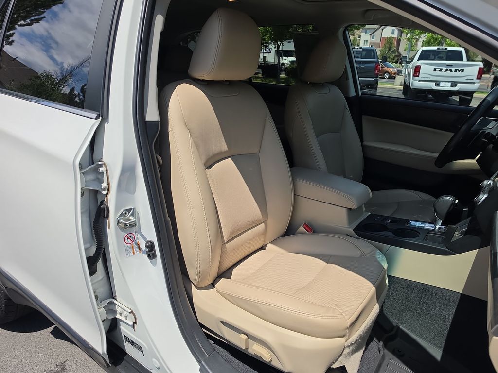 Thumbnail: 2015 Subaru Outback - 9