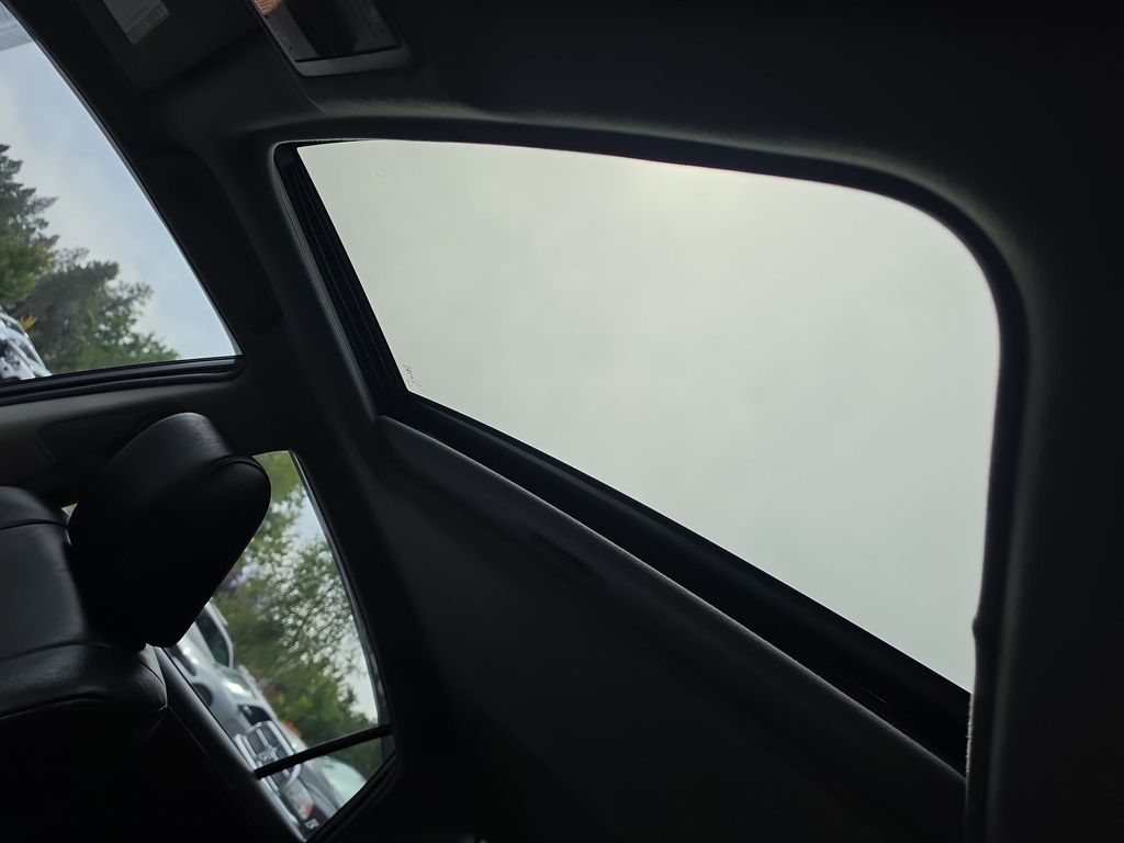 Thumbnail: 2011 Toyota Avalon - 25