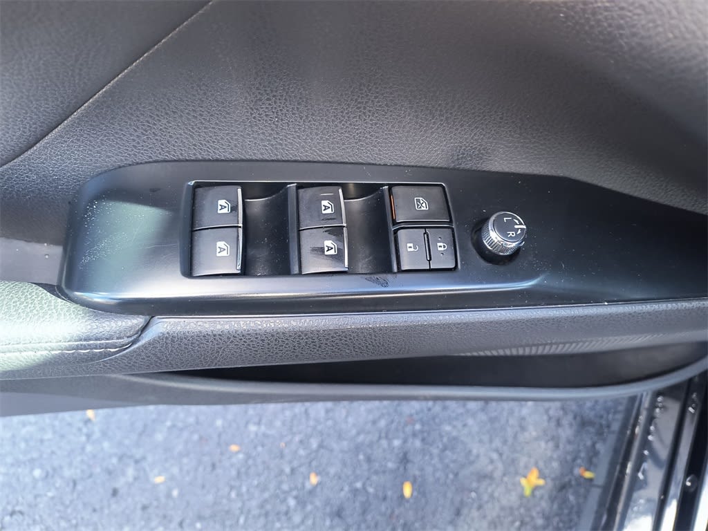 Thumbnail: 2020 Toyota Camry - 21