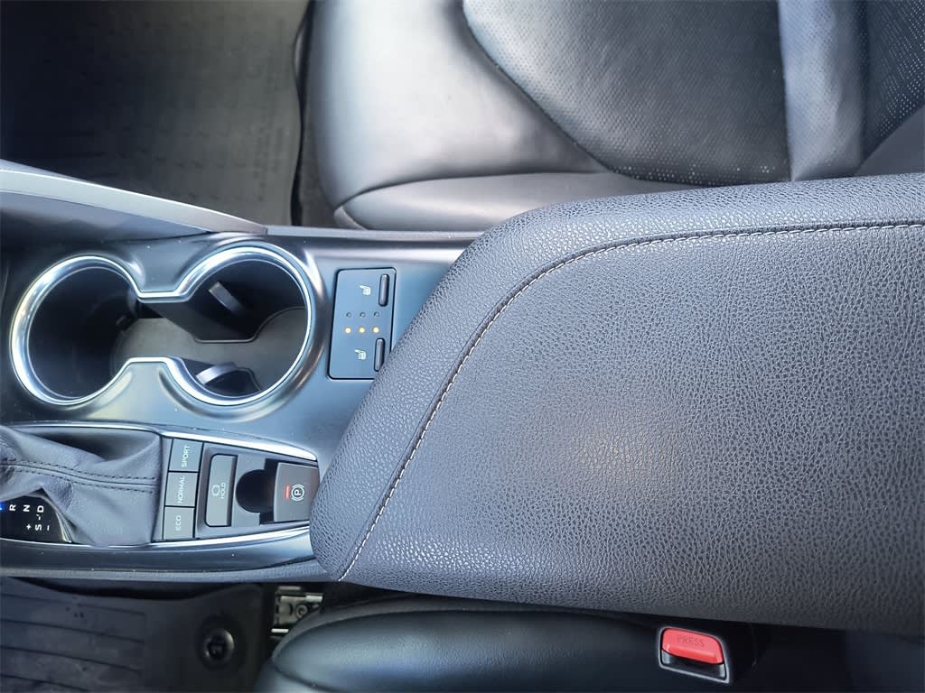 Thumbnail: 2020 Toyota Camry - 24