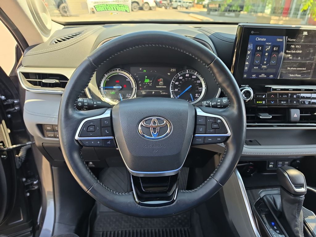 Thumbnail: 2022 Toyota Highlander - 2