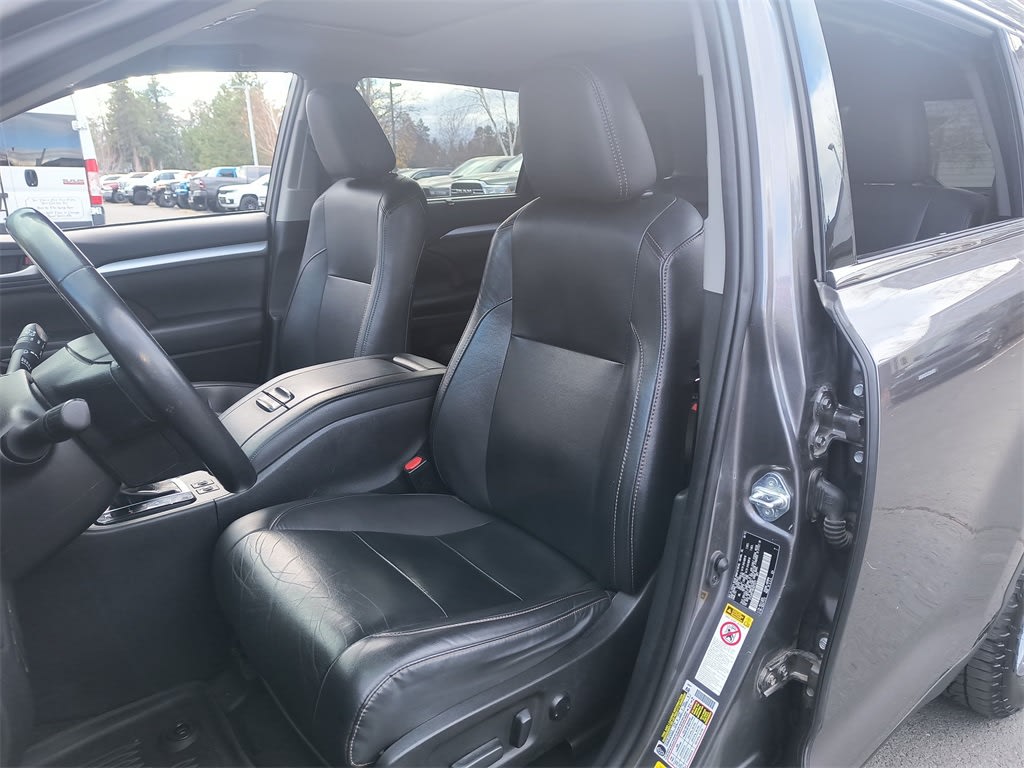 Thumbnail: 2019 Toyota Highlander - 8