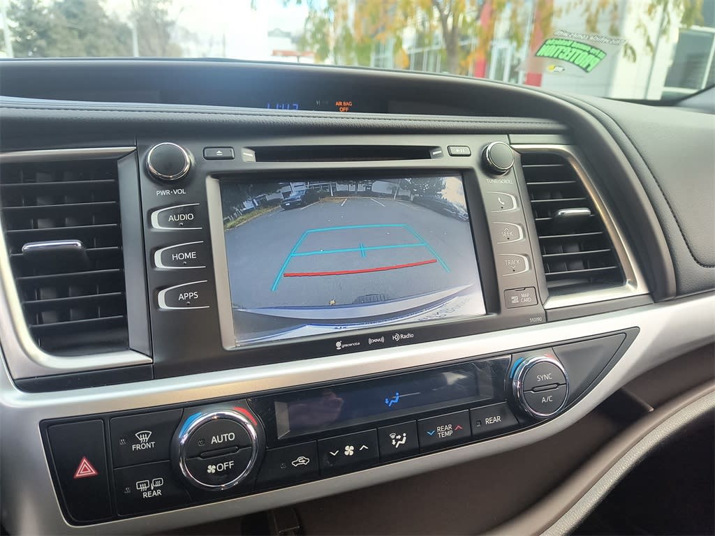 Thumbnail: 2019 Toyota Highlander - 22