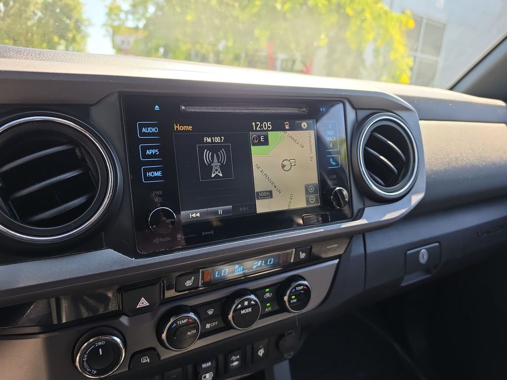 Thumbnail: 2018 Toyota Tacoma - 10