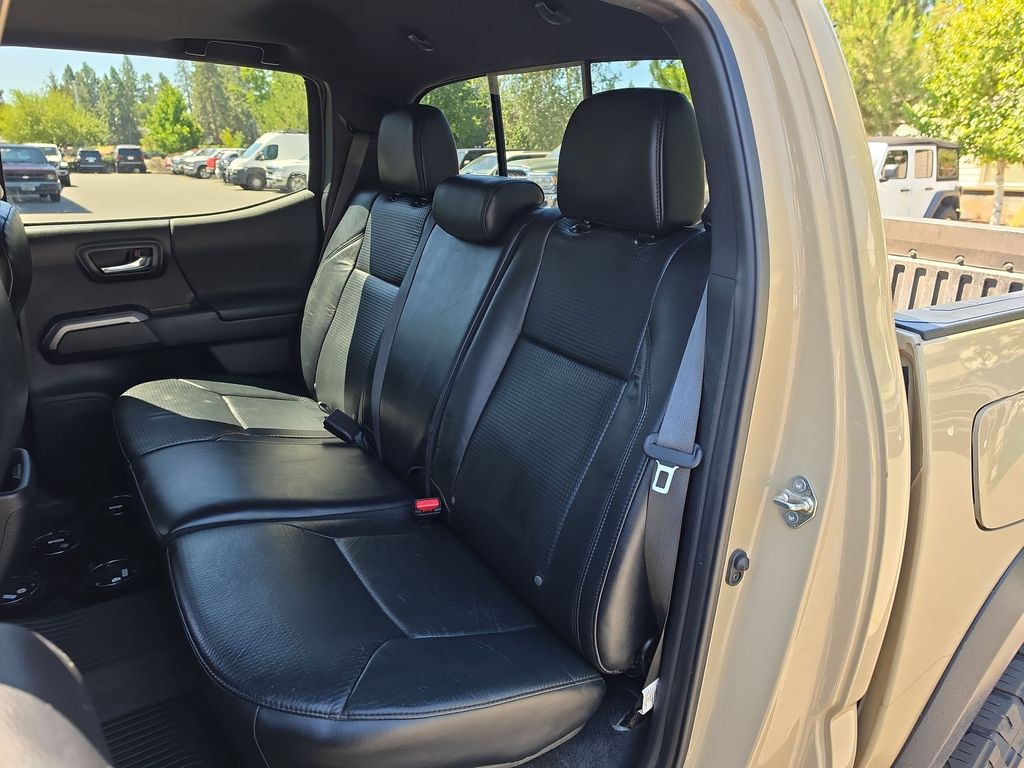 Thumbnail: 2018 Toyota Tacoma - 9