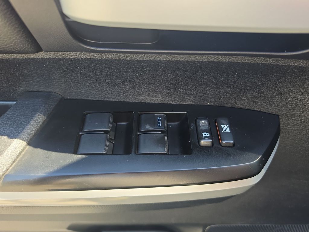Thumbnail: 2014 Toyota Tundra - 21