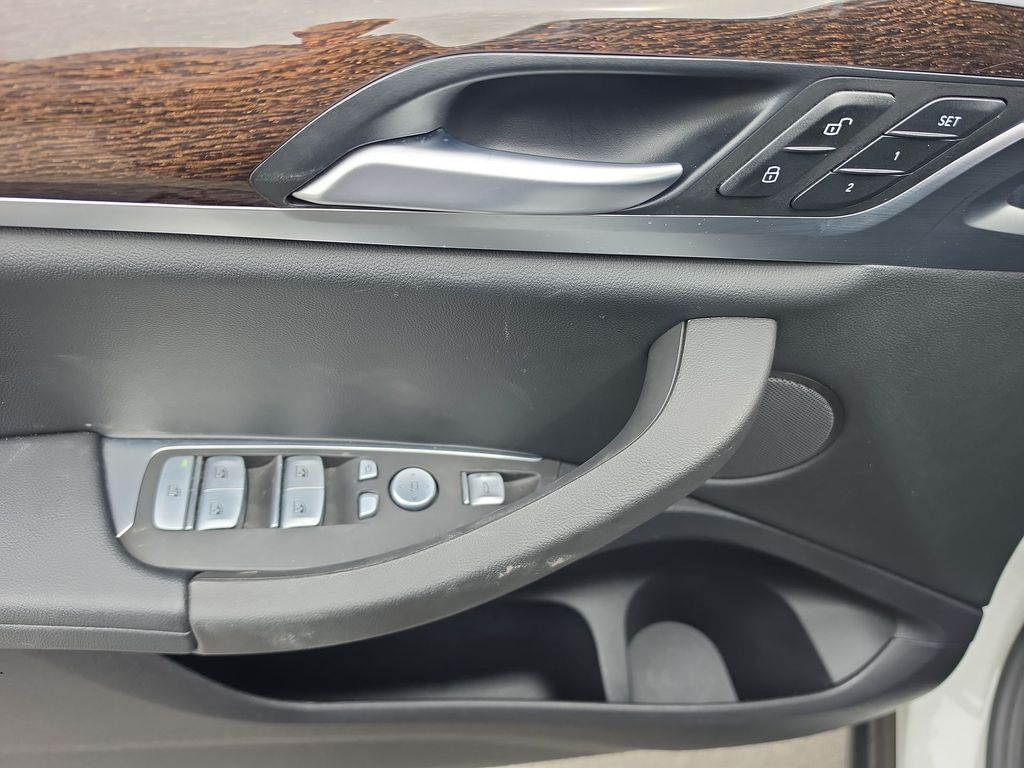 Thumbnail: 2025 BMW X4 - 20