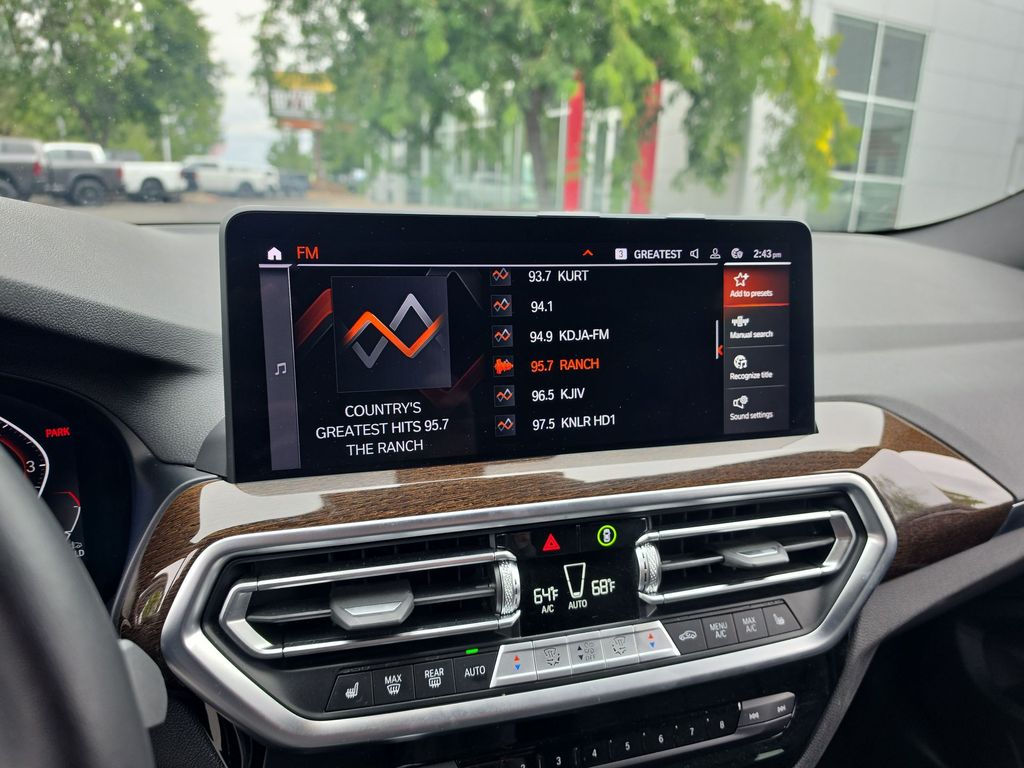 Thumbnail: 2025 BMW X4 - 10