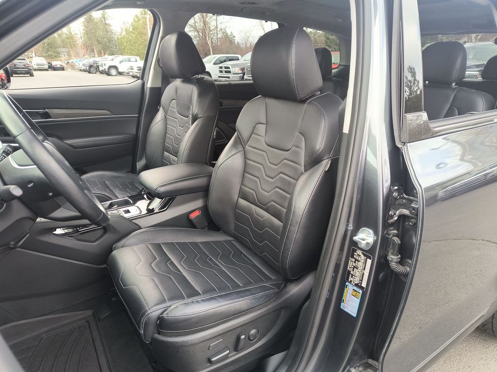 Thumbnail: 2022 Kia Telluride - 8