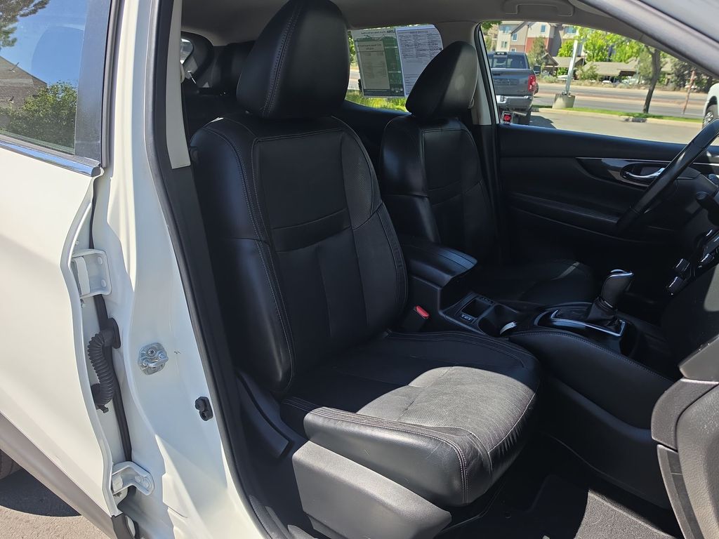 Thumbnail: 2017 Nissan Rogue Sport - 25