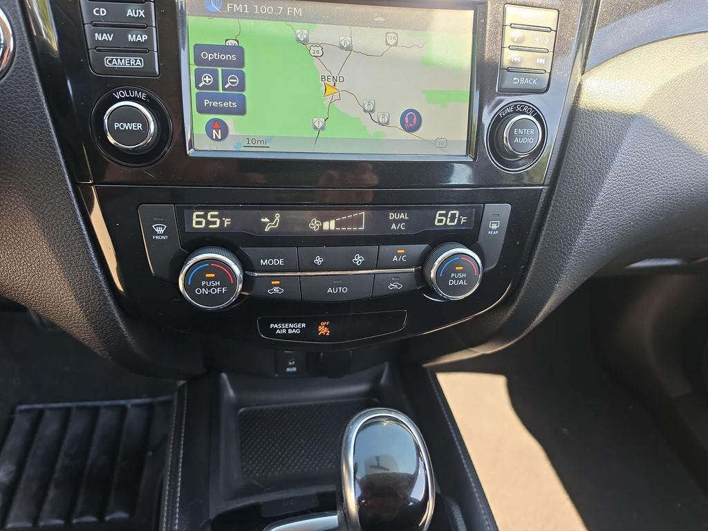 Thumbnail: 2017 Nissan Rogue Sport - 24