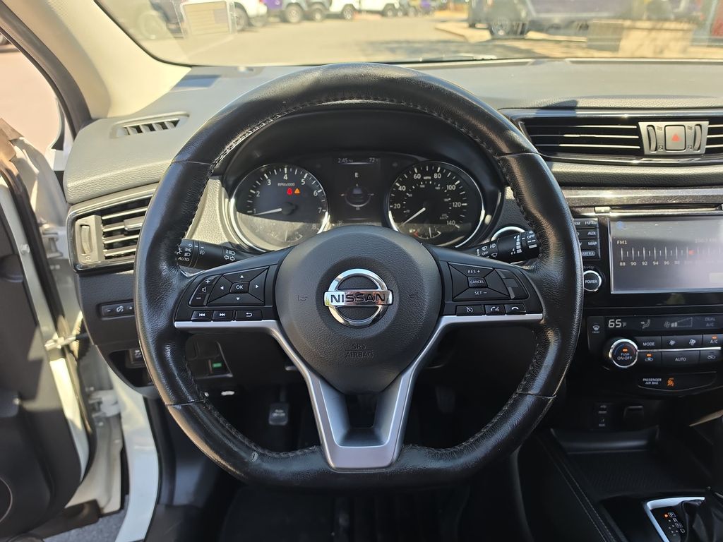 Thumbnail: 2017 Nissan Rogue Sport - 2
