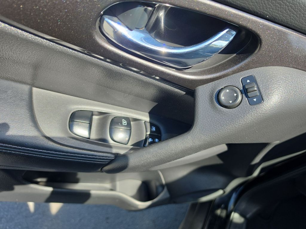 Thumbnail: 2019 Nissan Rogue - 21