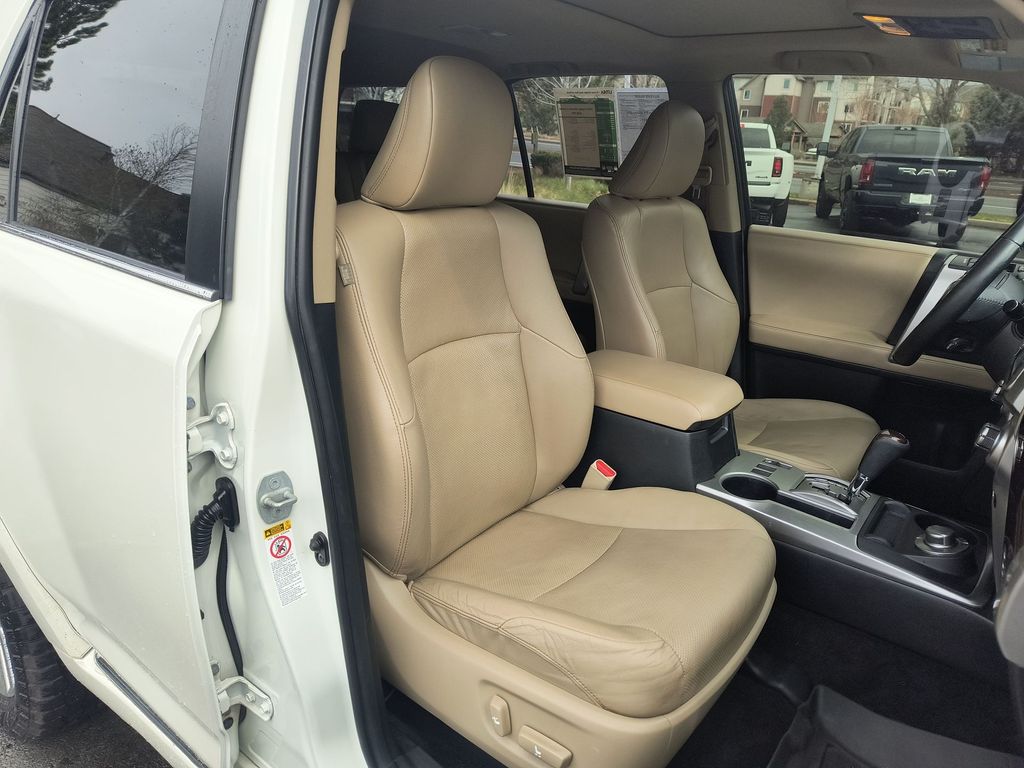Thumbnail: 2016 Toyota 4Runner - 8