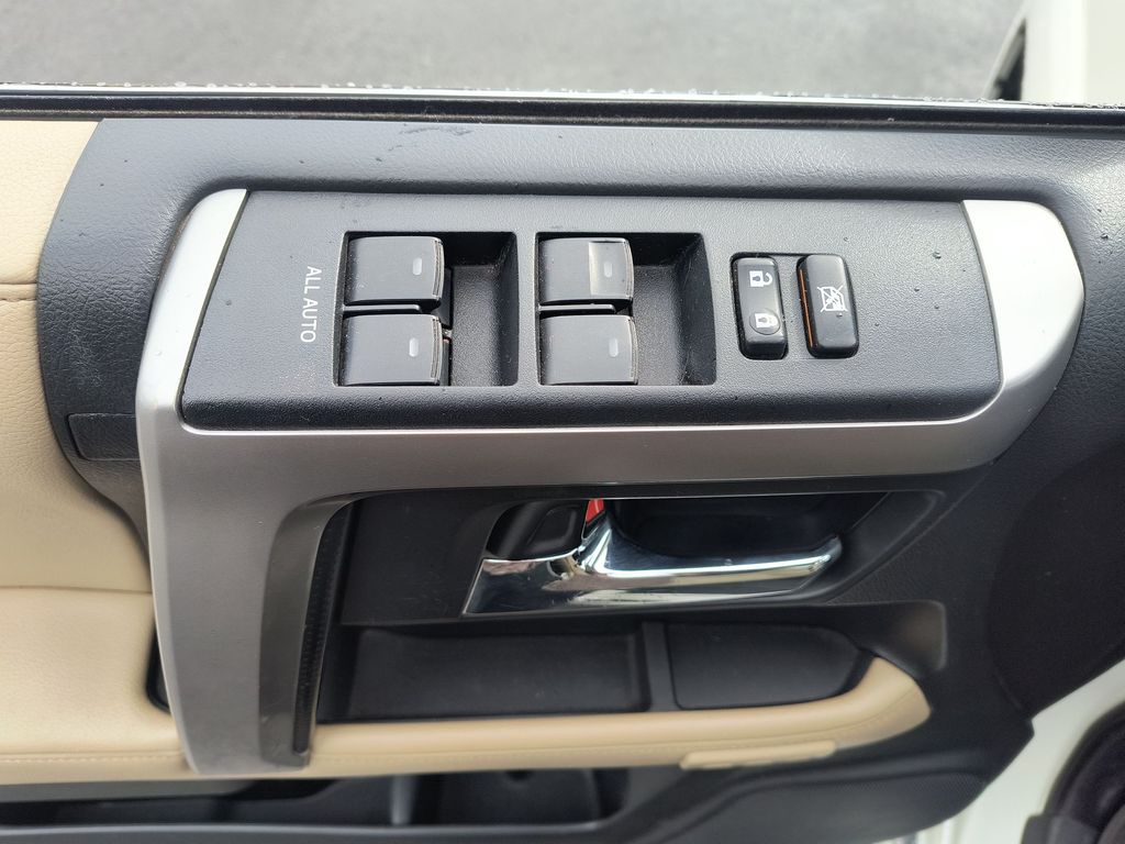 Thumbnail: 2016 Toyota 4Runner - 21
