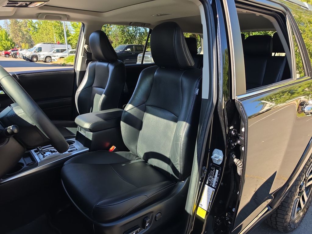 Thumbnail: 2021 Toyota 4Runner - 7