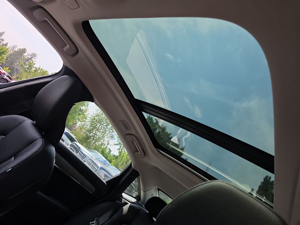 Thumbnail: 2023 Volvo S90 - 13