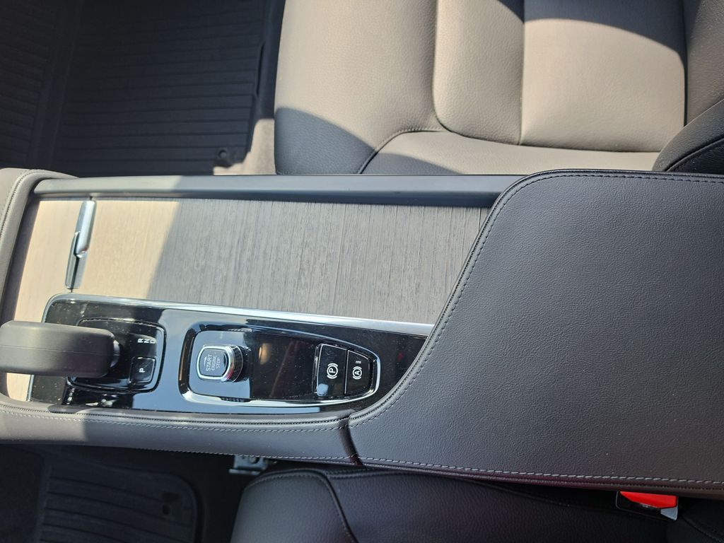 Thumbnail: 2023 Volvo S90 - 25