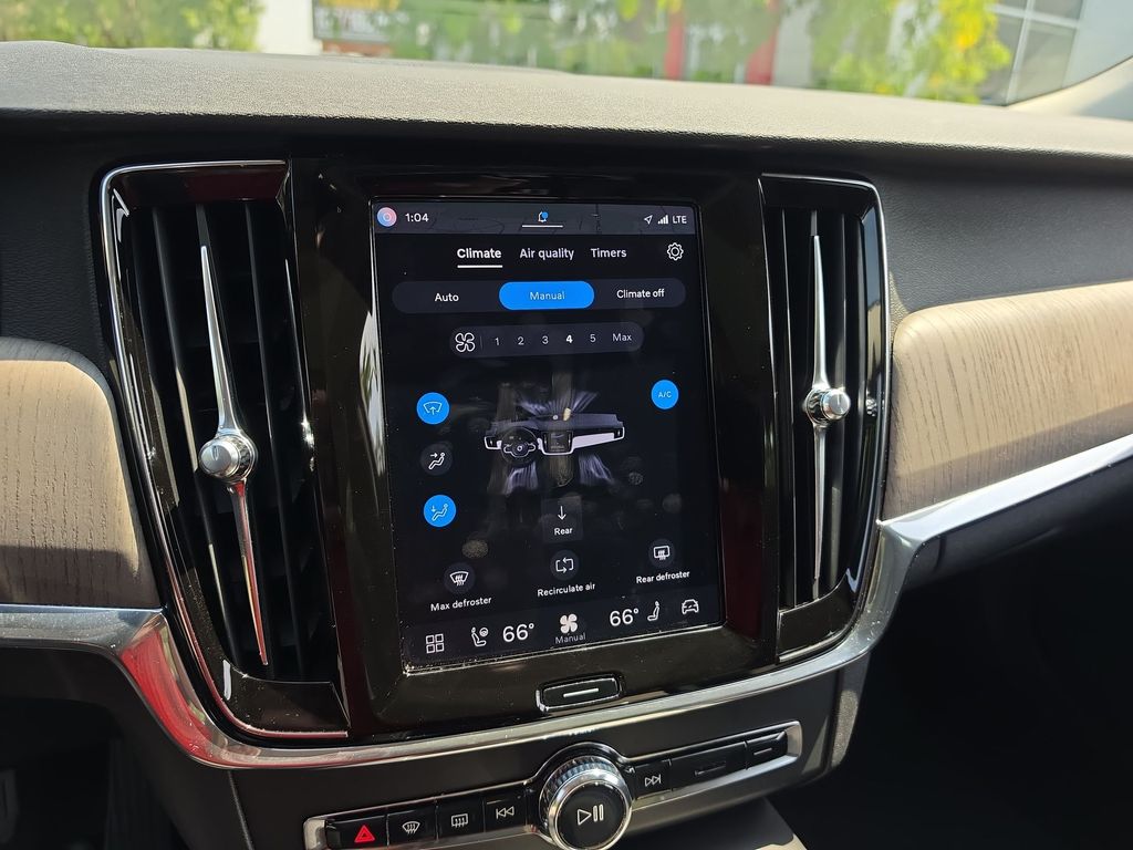 Thumbnail: 2023 Volvo S90 - 24