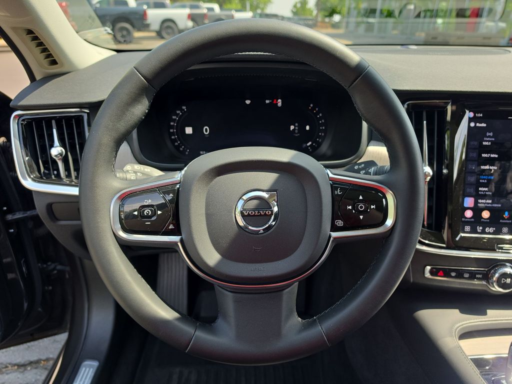 Thumbnail: 2023 Volvo S90 - 2
