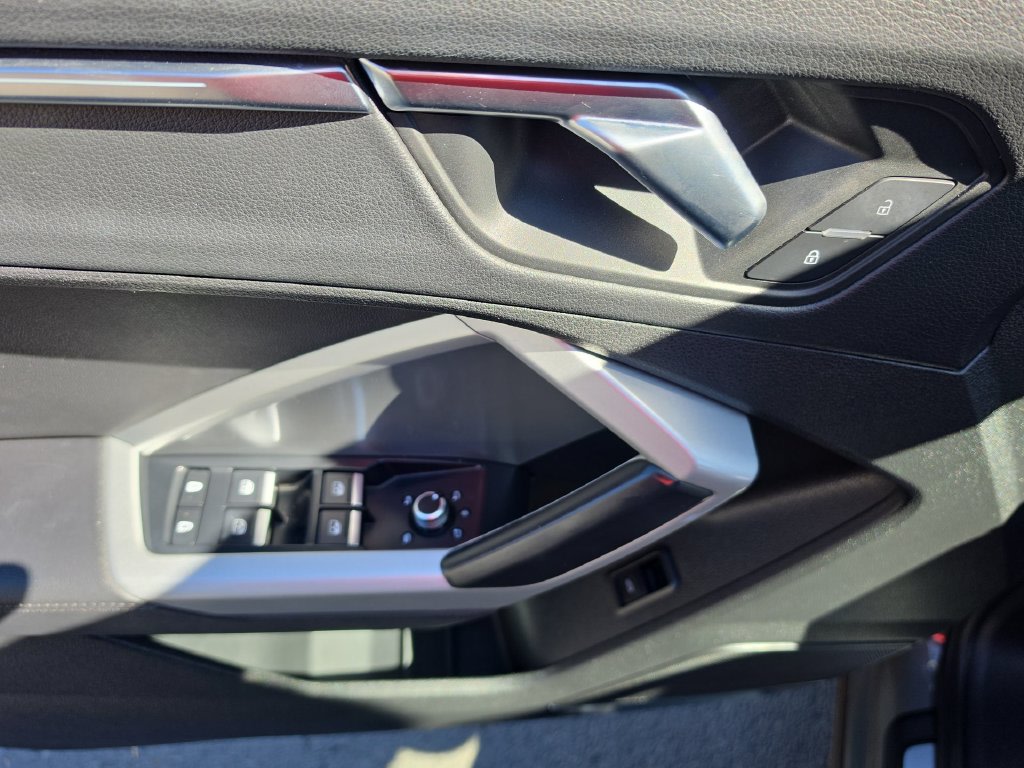 Thumbnail: 2020 Audi Q3 - 21