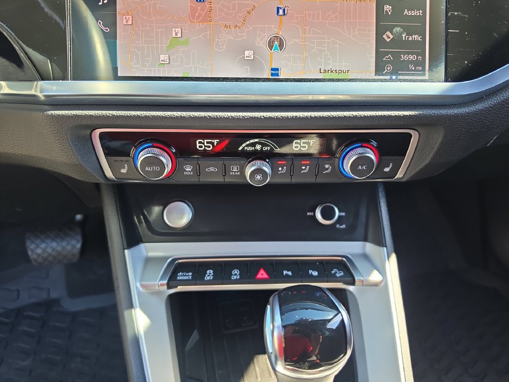Thumbnail: 2020 Audi Q3 - 24