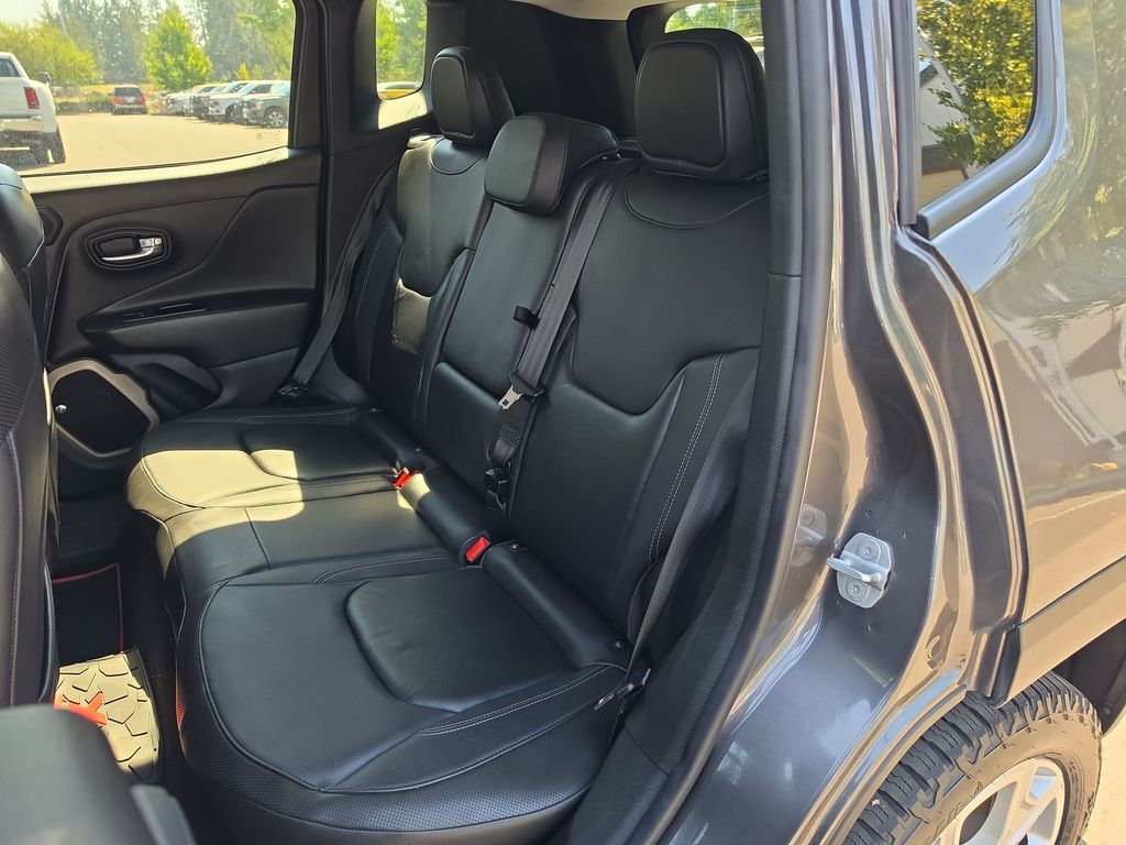 Thumbnail: 2016 Jeep Renegade - 9