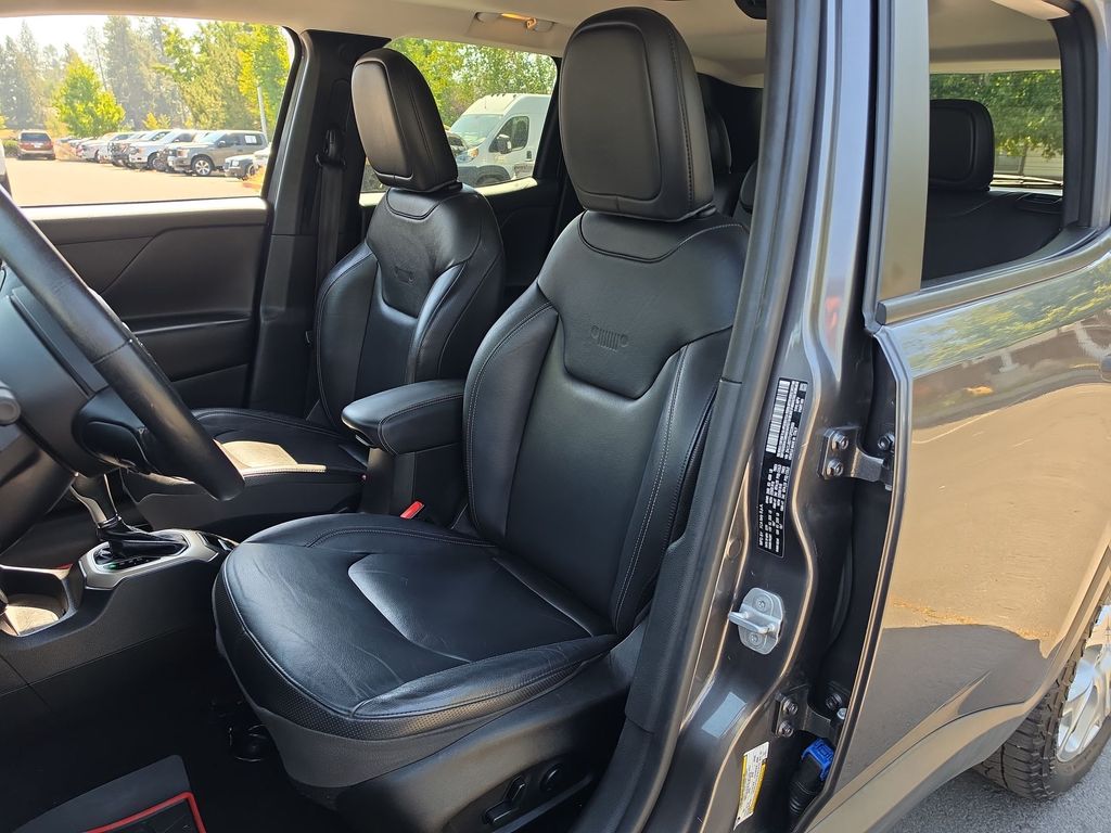 Thumbnail: 2016 Jeep Renegade - 8