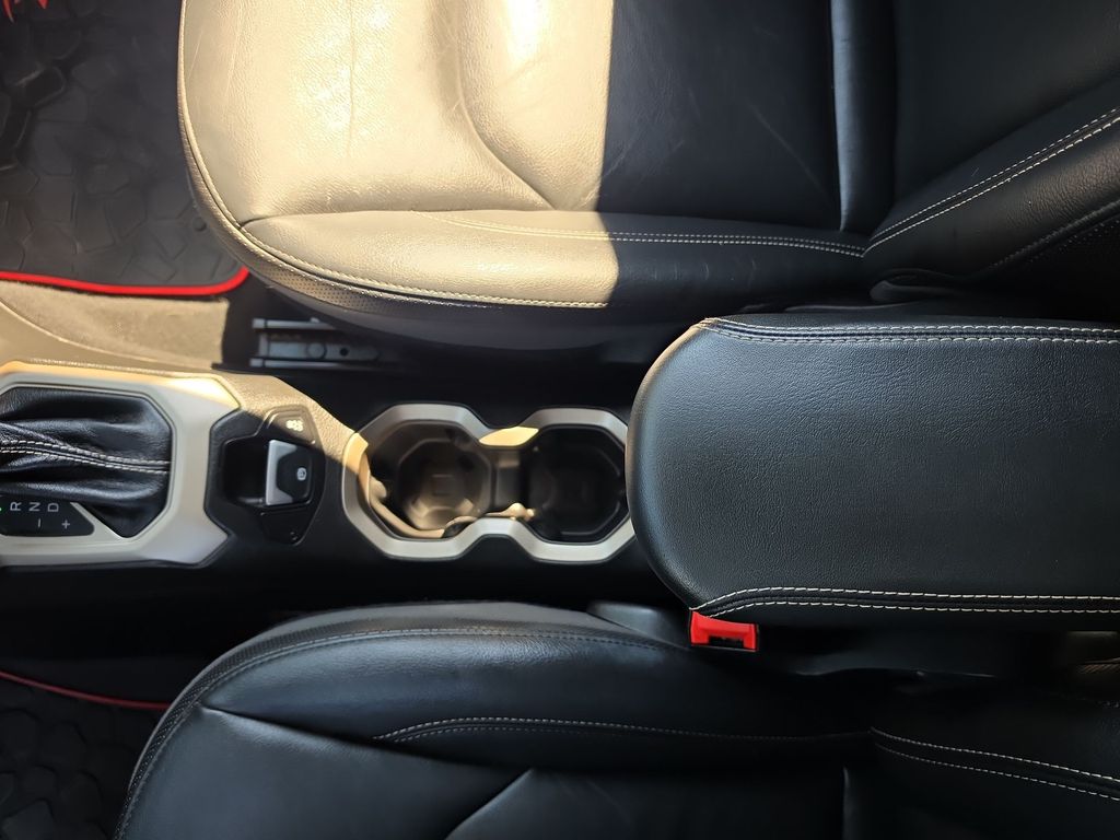 Thumbnail: 2016 Jeep Renegade - 24