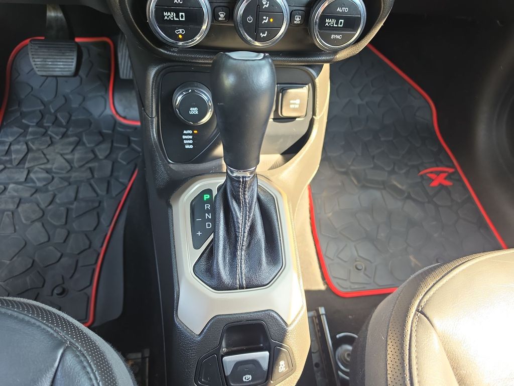 Thumbnail: 2016 Jeep Renegade - 11